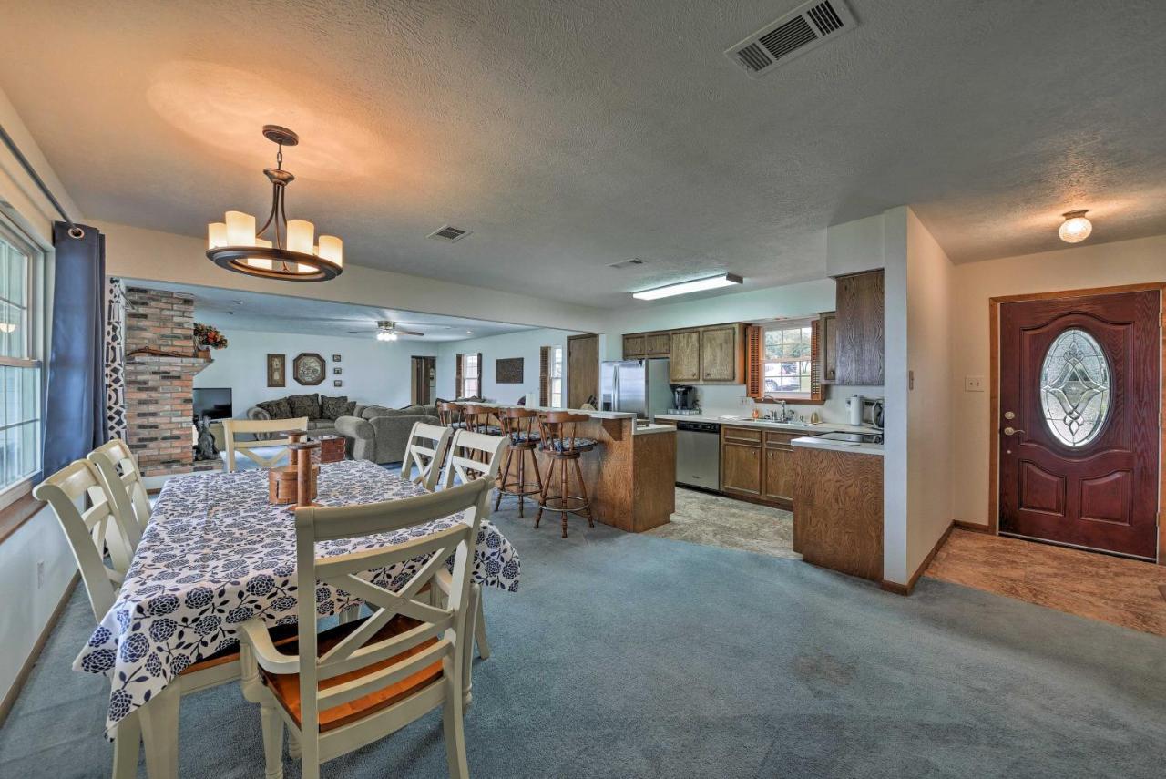 Lakefront Livingston Home With Dock, 1 Mi To Launch! Exterior photo